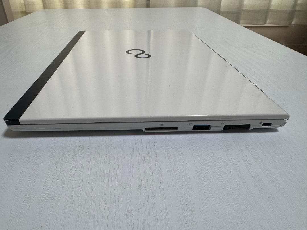 富士通 FUJITSU LIFEBOOK UH55/B3 FMVU55B3LB