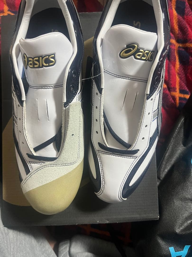 ASICS スパイクシューズ ホワイト/ネイビー