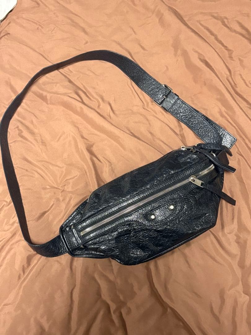balenciaga レザーショルダーバッグ　ボディポーチ