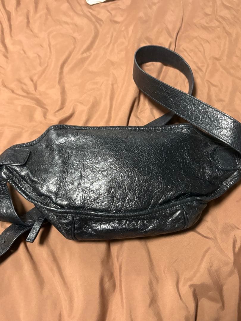 balenciaga レザーショルダーバッグ　ボディポーチ