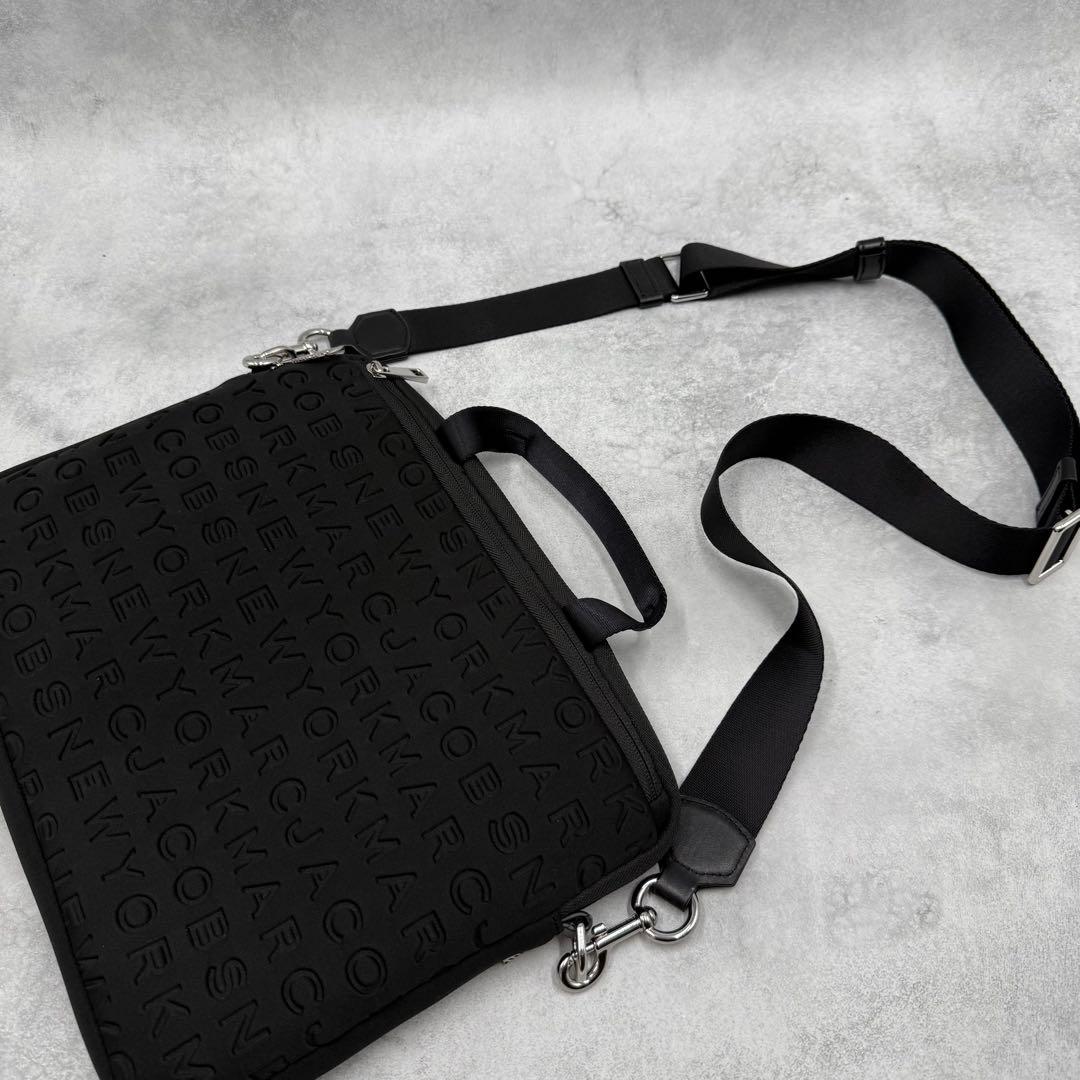 美品✨MARC JACOBS PCケース 2way 総柄 ブラック