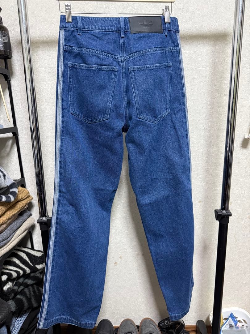 adidas ストライプデザイン デニムパンツ