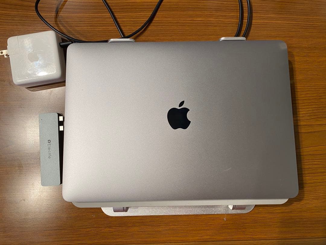 MacBook Pro 13インチ　M1 チップ　充電器・ハブ付き