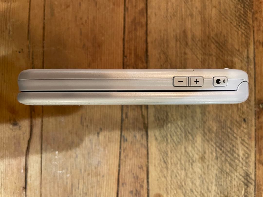 きゃんdocomo 富士通 らくらくホンF-01M ホワイト