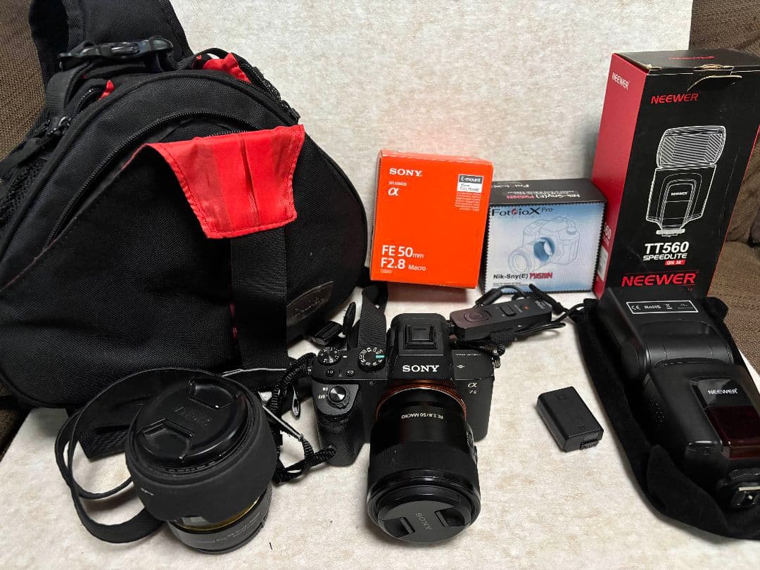 Sony α7 II ＋レンズ2本 バッテリー2個 フラッシュその他備品付き