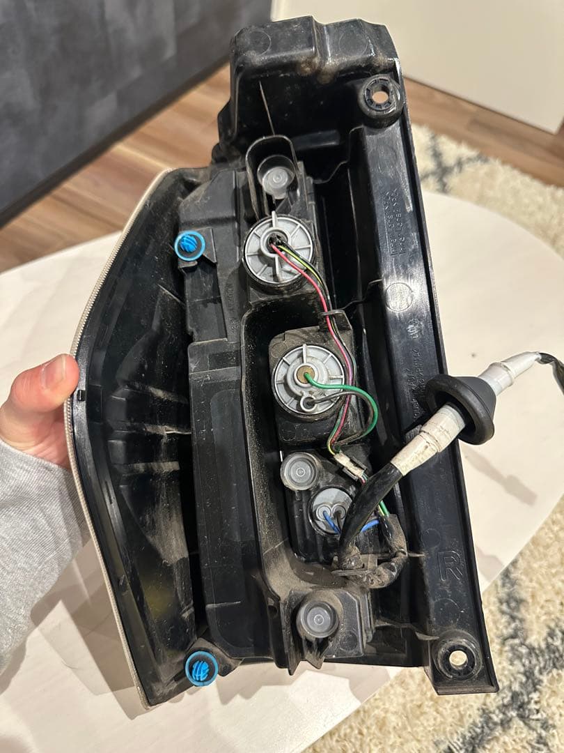 ダイハツ　タントカスタム　右テール