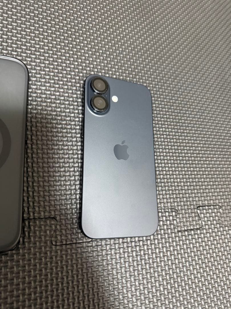 Apple iPhone 16 128GB ブラック　美品