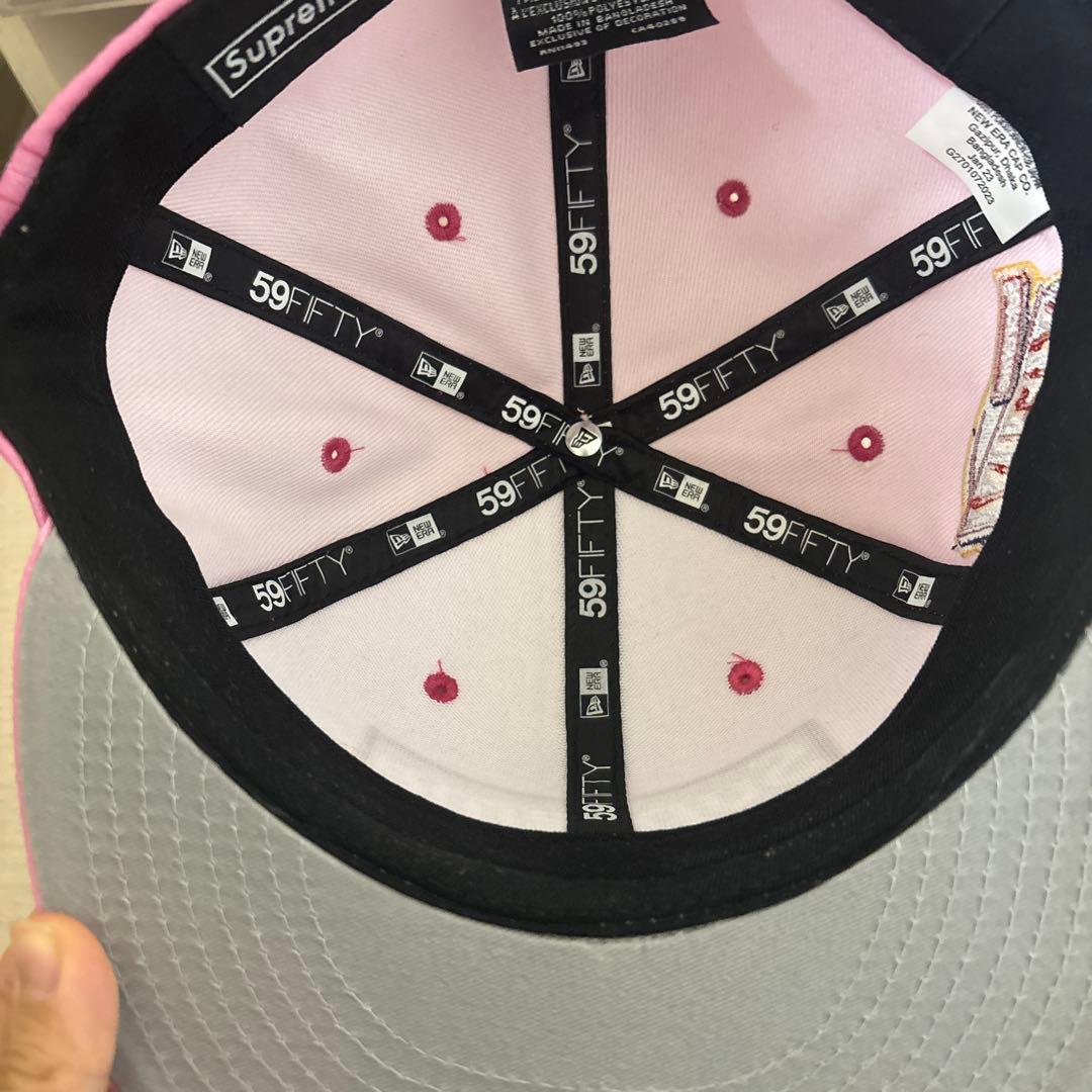 Supreme NEWERAピンク キャップ