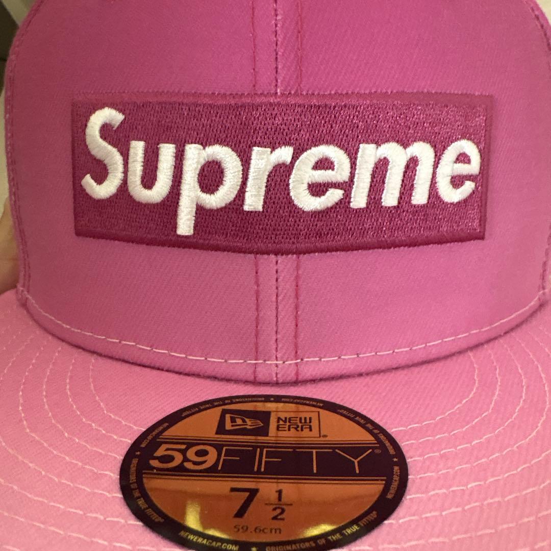 Supreme NEWERAピンク キャップ