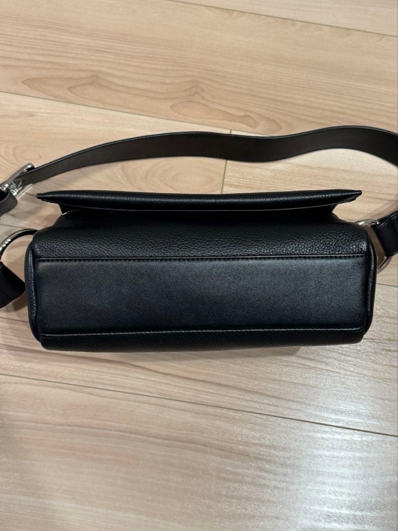 レザーボディバッグ