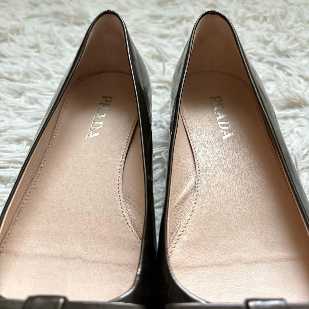 美品　PRADA リボンパンプス　パテントレザー　ダークカーキ　22.5cm