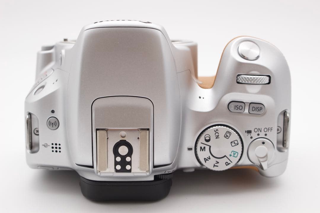 ゲリラセール！ほぼ新品❣️Canon EOS Kiss X9 ダブルレンズシルバー