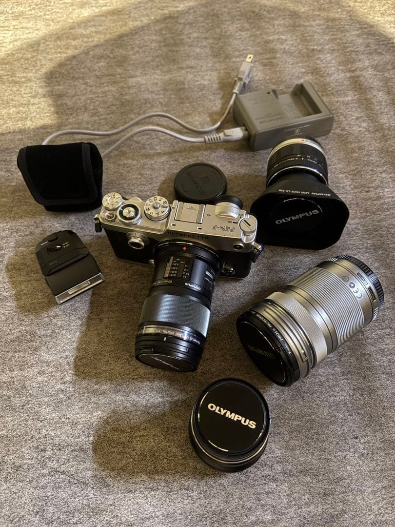 OLYMPUS オリンパス　PEN-F