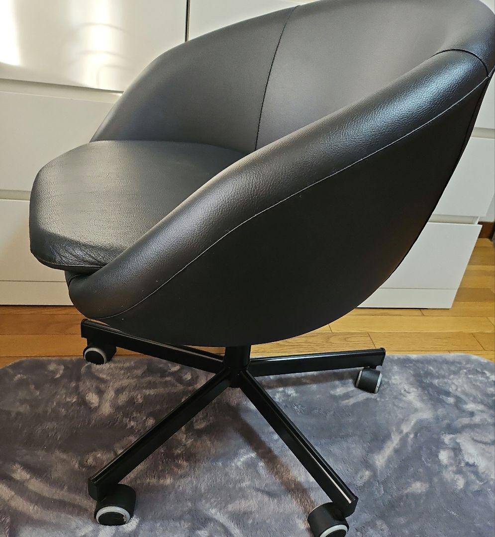 IKEA　SKRUVSTA 黒椅子