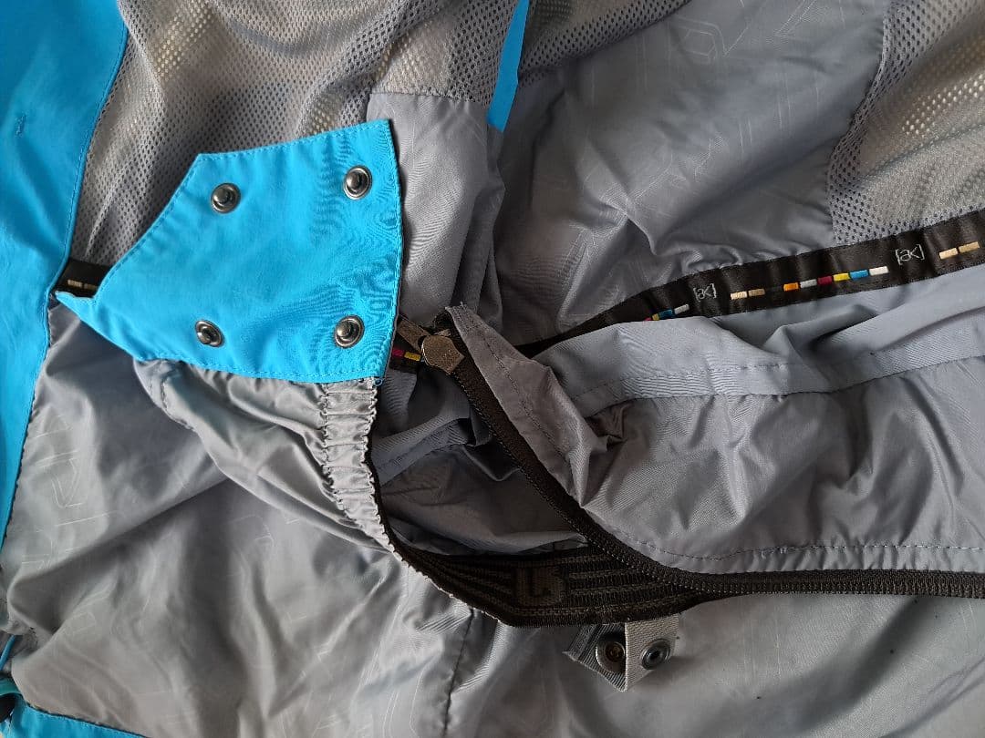 Burton　akシリーズ　 GORE-TEX フード付きジャケット　Mサイズ