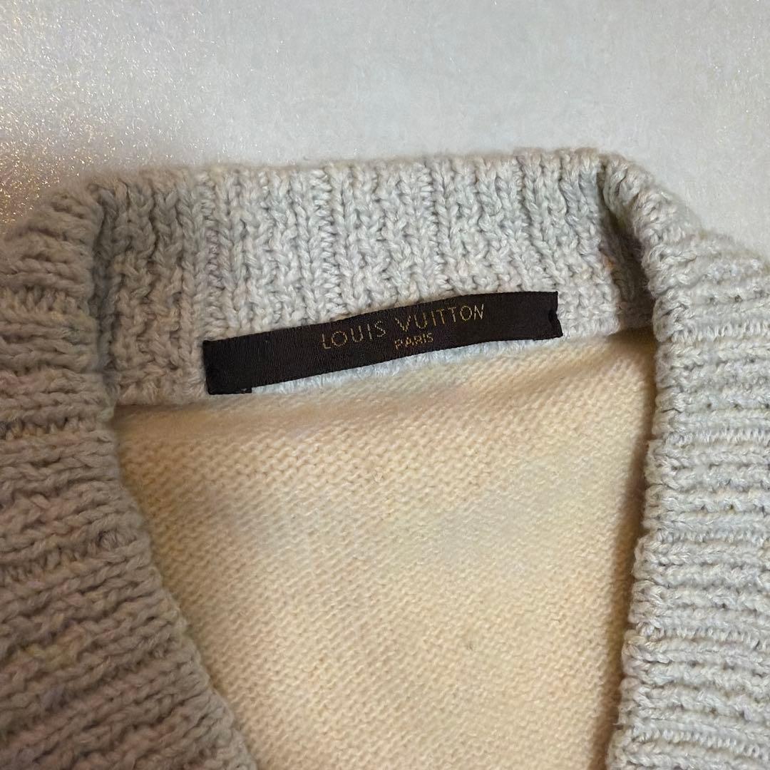 LOUIS VUITTON クリーム色 Vネックセーター