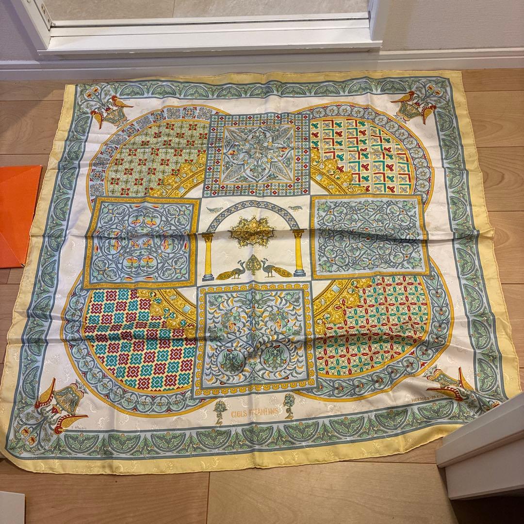 HERMES 装飾的なパターン カレ90 スカーフ
