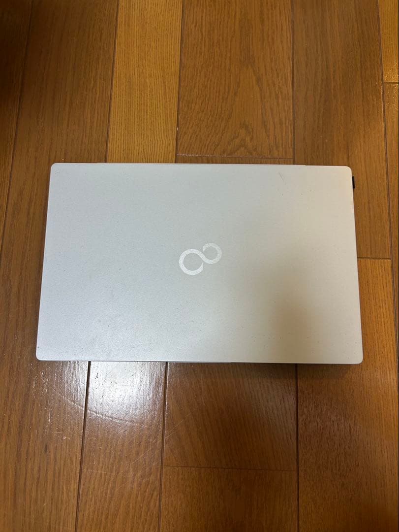 FUJITSU LIFEBOOK UH08 シルバー ノートPC