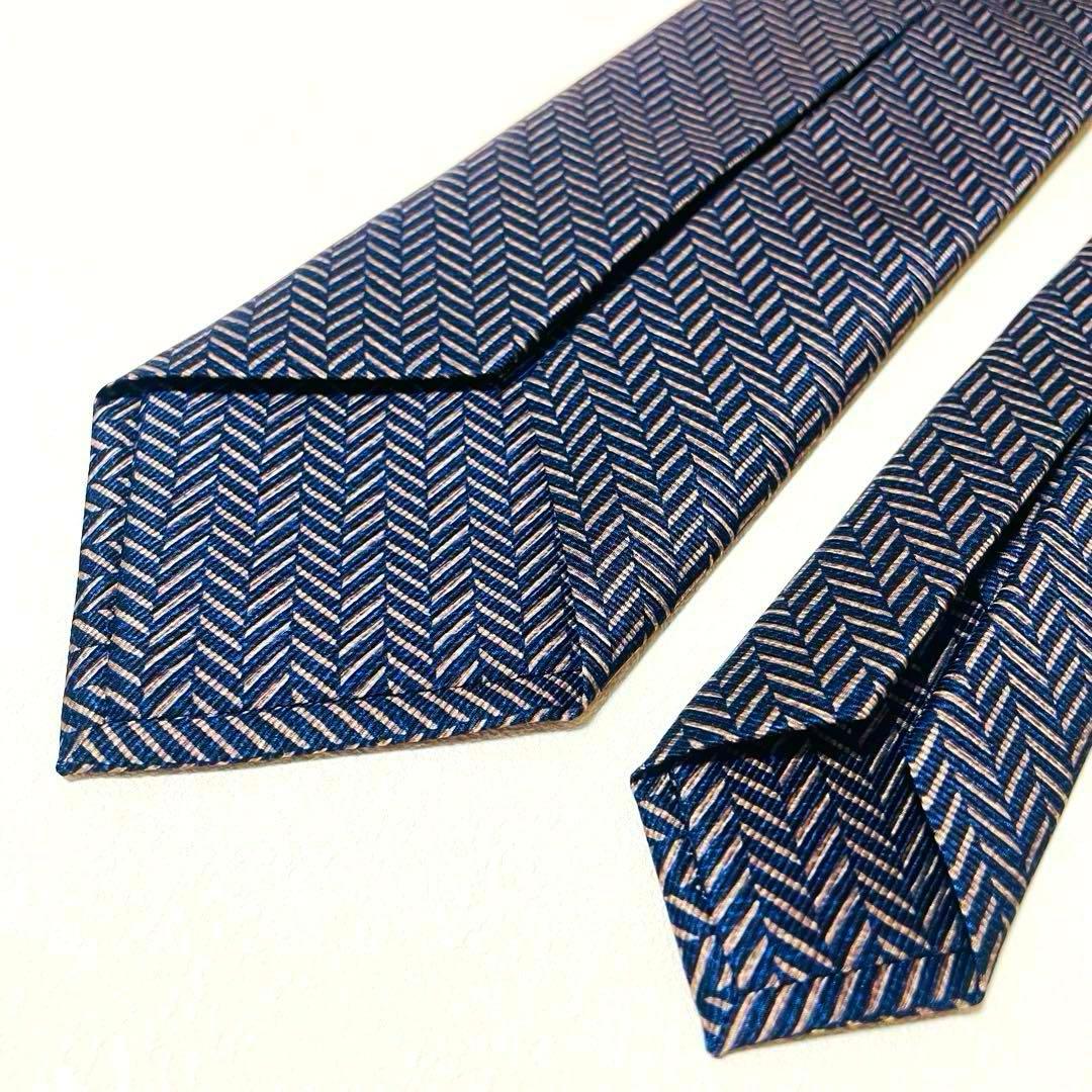 【極美品】ブルガリ セッテピエゲ ネクタイ ロゴ シェブロン ネイビー ピンク