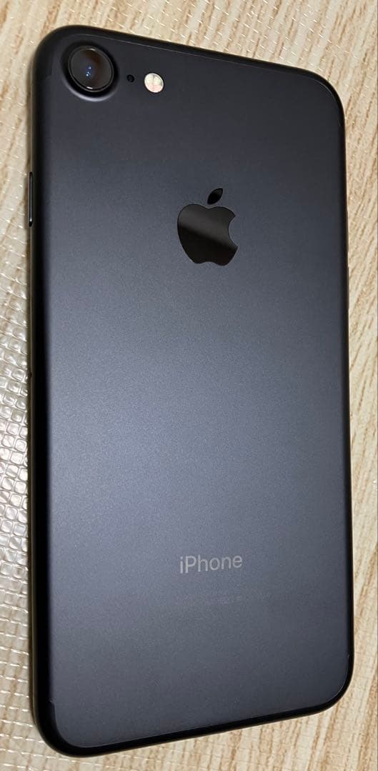 Apple iPhone 7 128GB ブラック