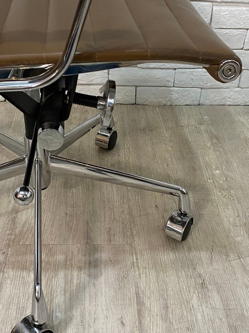 【東京都23区配送無料】ハーマンミラー　イームズ　アルミナム　チェア　椅子　イス