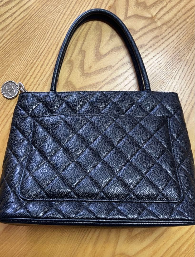 シャネル　キャビアスキン復刻トート　シルバー金具