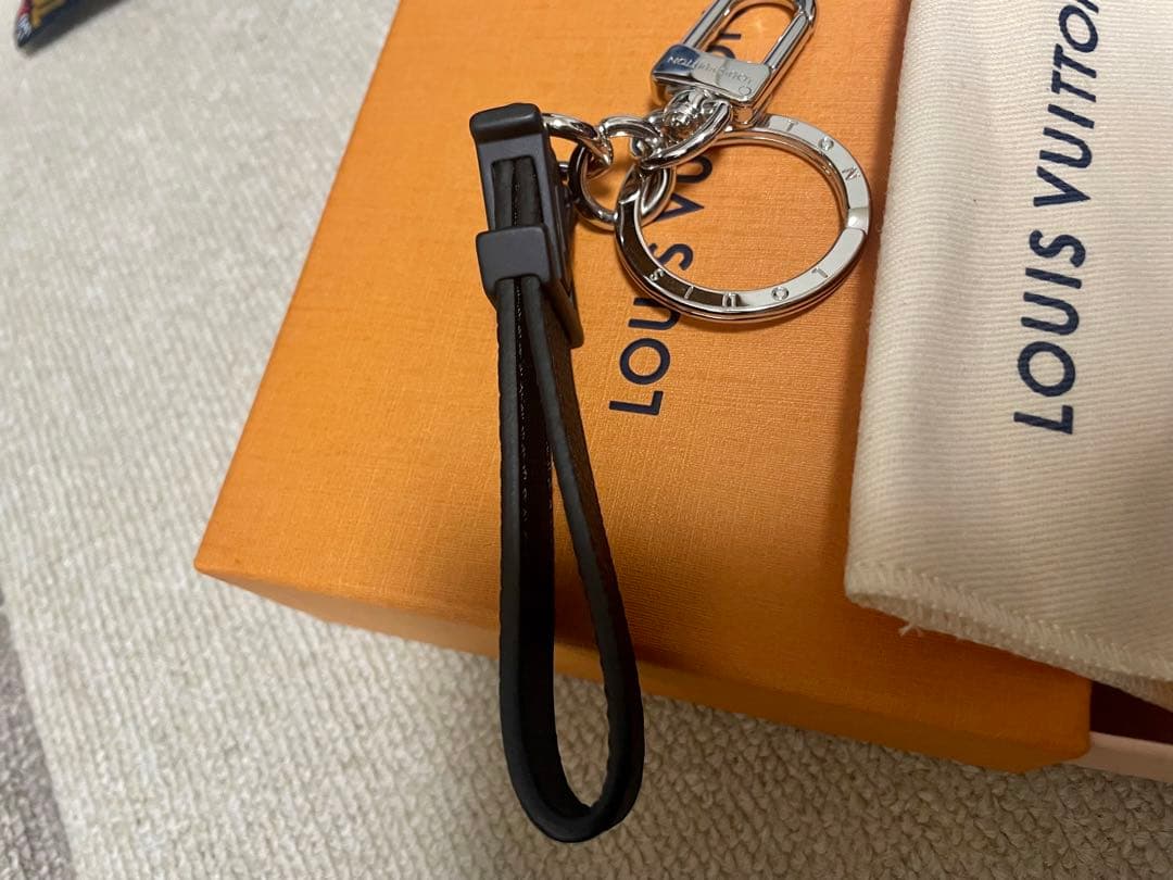 「美品」LOUIS VUITTON ブラック キーホルダー