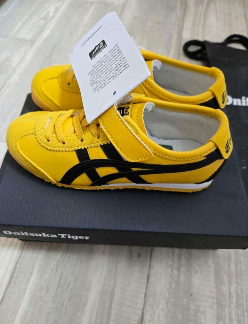 オニツカタイガー　スニーカー　18.5