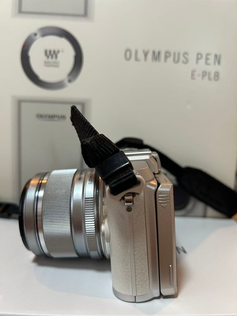 【ボディ・レンズ3種4本・付属品】オリンパスPEN E-PL8