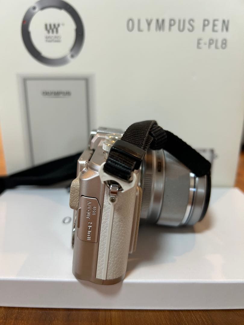 【ボディ・レンズ3種4本・付属品】オリンパスPEN E-PL8