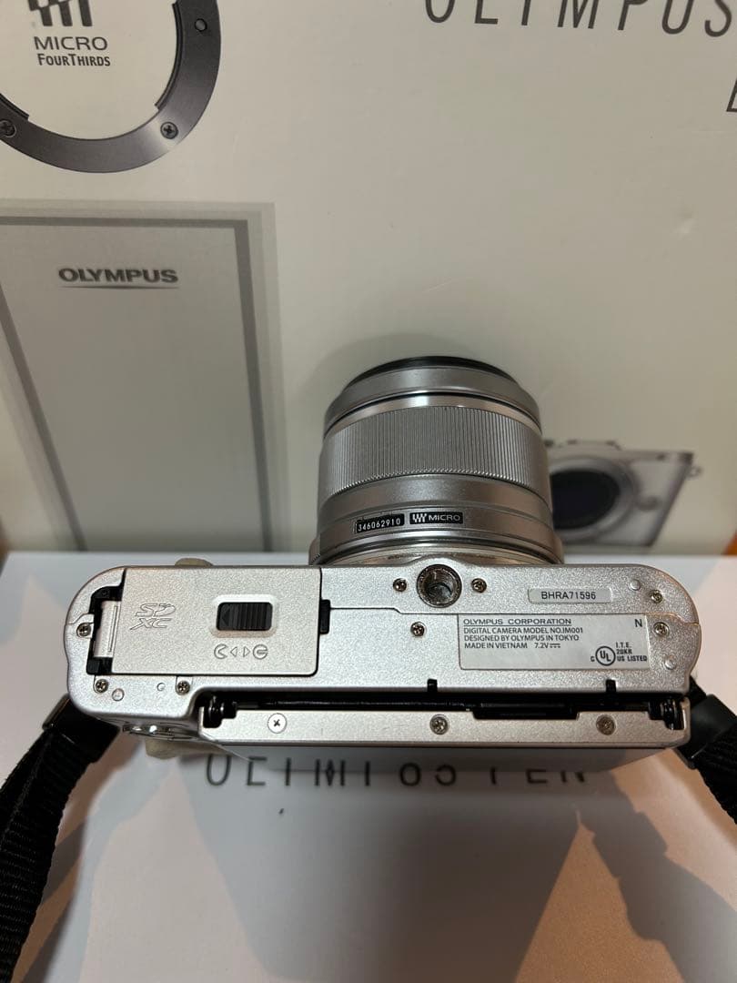 【ボディ・レンズ3種4本・付属品】オリンパスPEN E-PL8