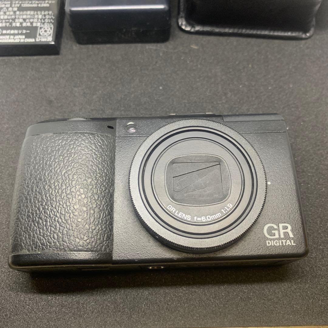 リコーGR DIGITAL III本体 + 専用レザーケースバッテリー2個付き