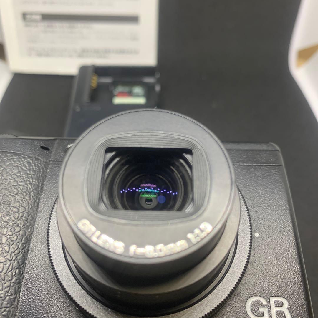 リコーGR DIGITAL III本体 + 専用レザーケースバッテリー2個付き