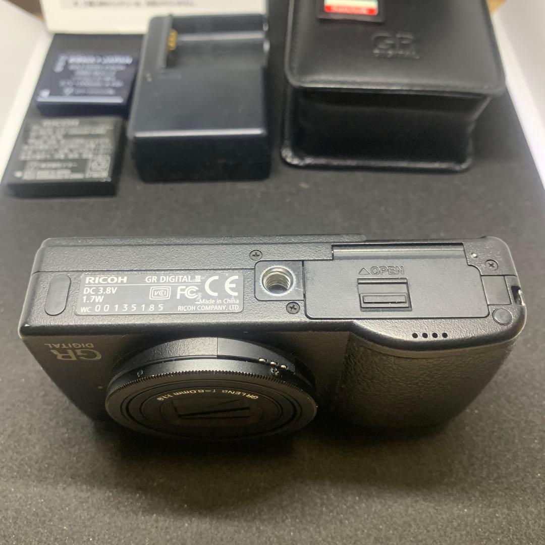 リコーGR DIGITAL III本体 + 専用レザーケースバッテリー2個付き