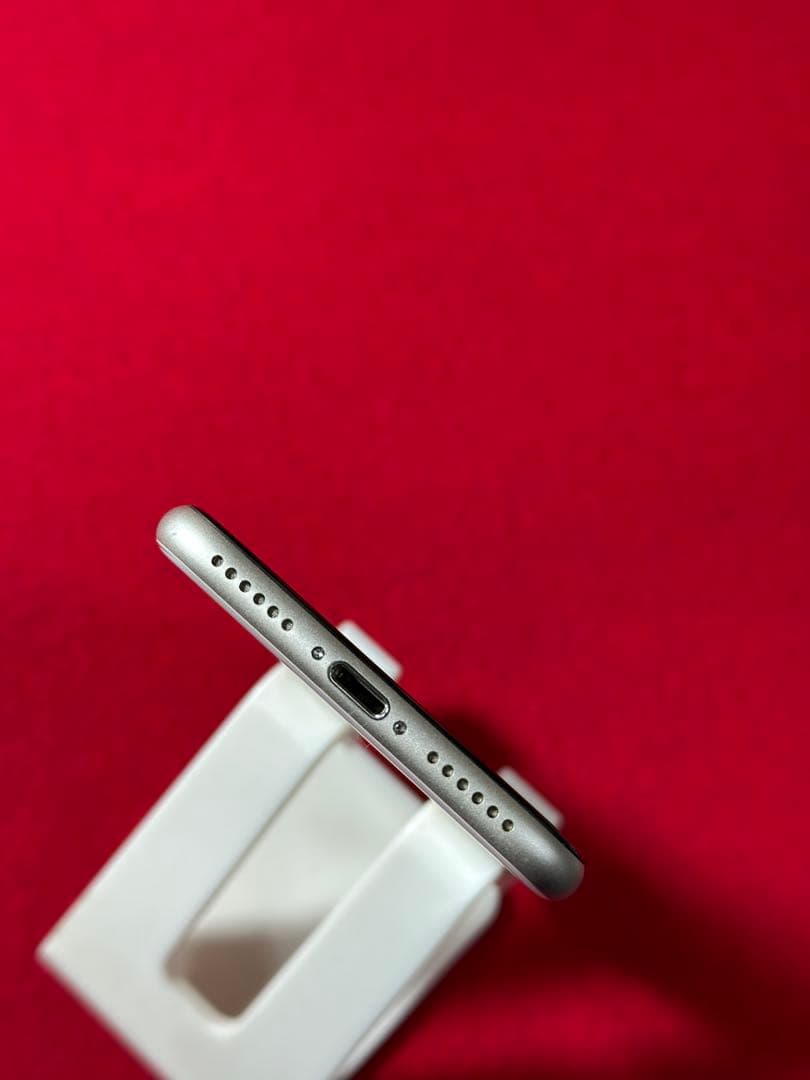 【7636】iPhone SE3第3世代スターライト 64GB simフリー