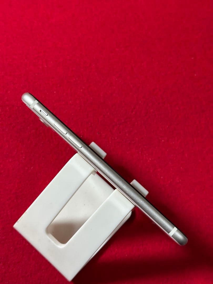 【7636】iPhone SE3第3世代スターライト 64GB simフリー