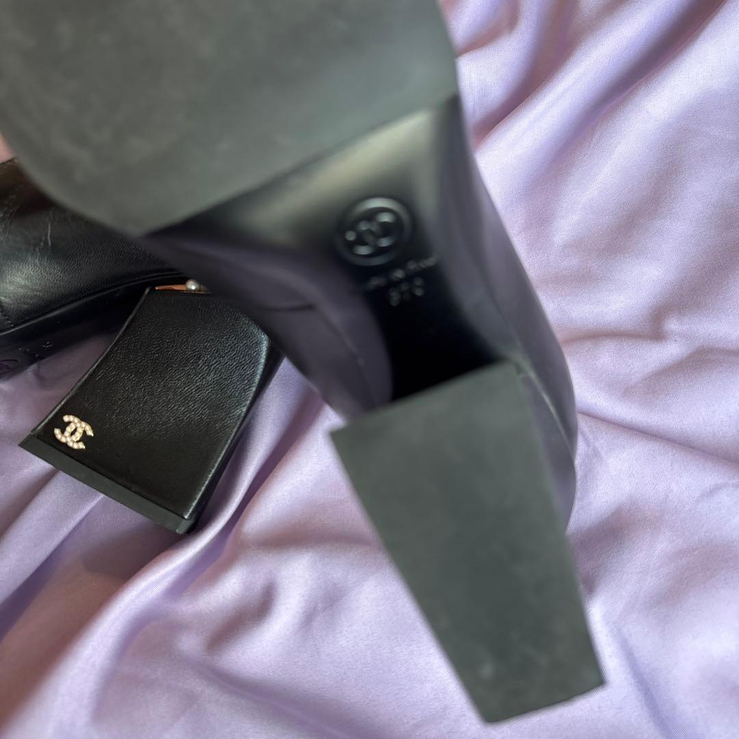 CHANEL ブラックレザーパンプス