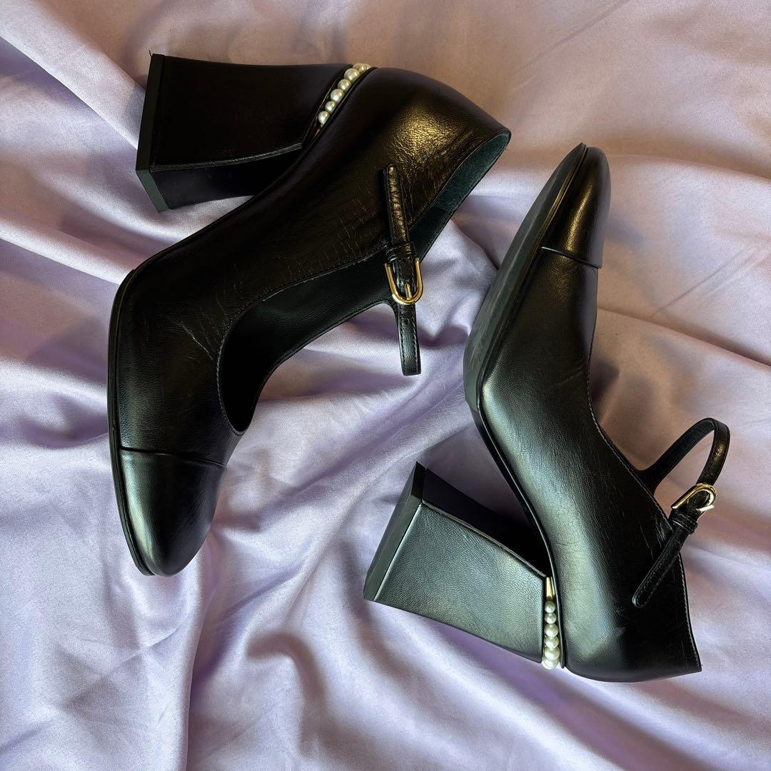 CHANEL ブラックレザーパンプス