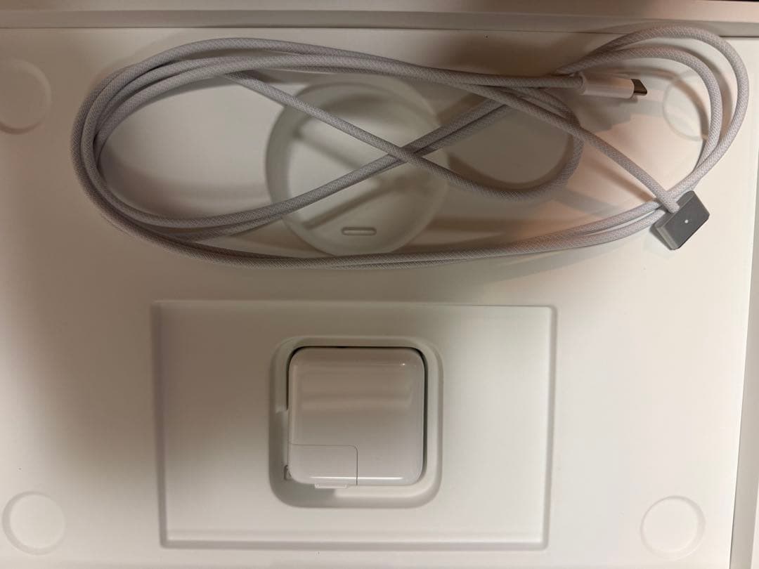 Apple MacBook air M3 13.6インチメモリ16G 256G