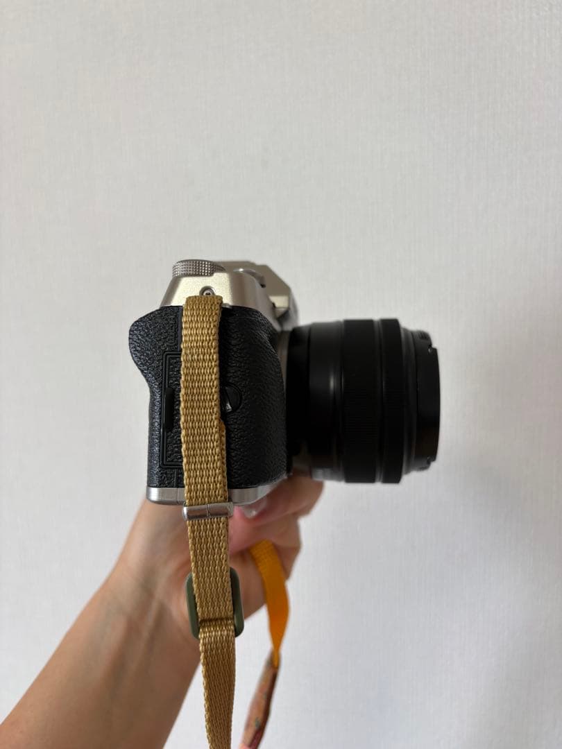 FUJIFILM X-T100 ミラーレス一眼　シャンパンゴールド　レンズキット