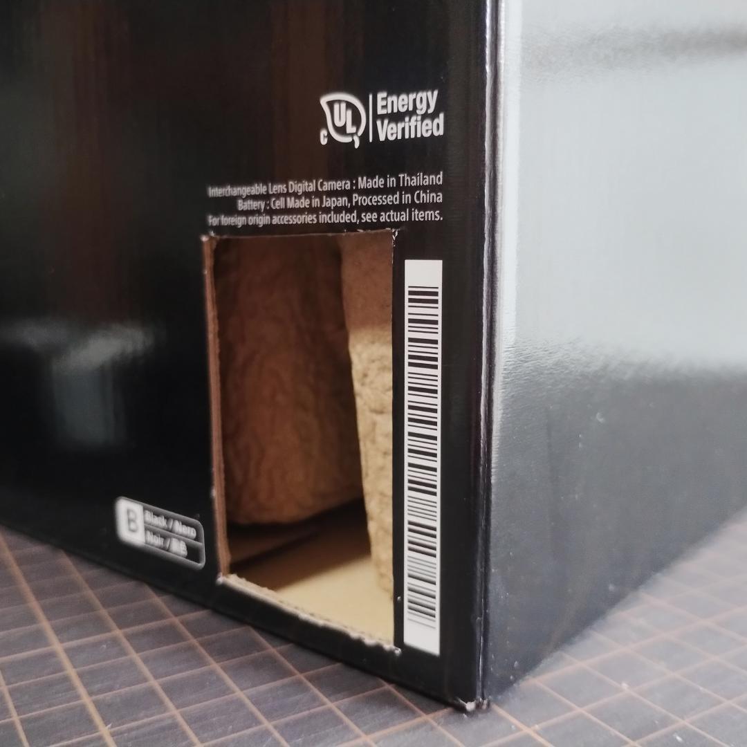 【短期】【ジャンク品：電源投入可】SONY α7 IV、純正バッテリー3個付き