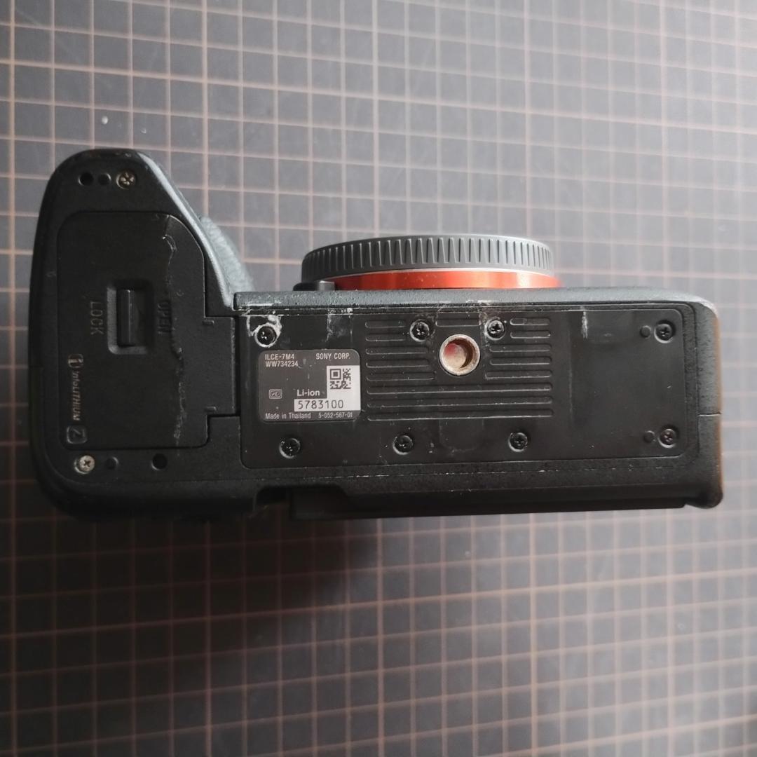 【短期】【ジャンク品：電源投入可】SONY α7 IV、純正バッテリー3個付き