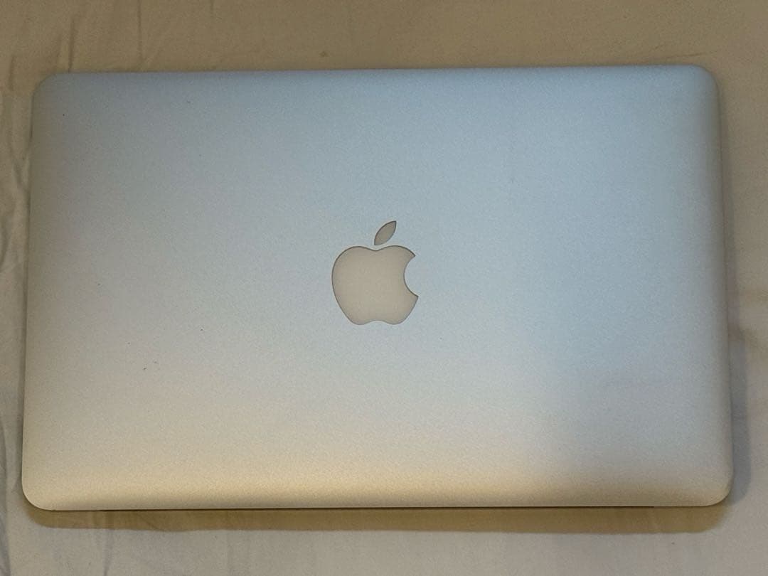 Apple MacBook Air シルバー　11インチ　8GB