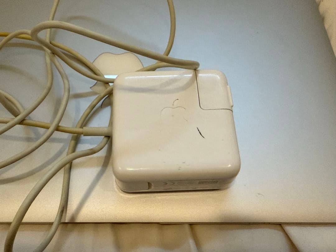 Apple MacBook Air シルバー　11インチ　8GB