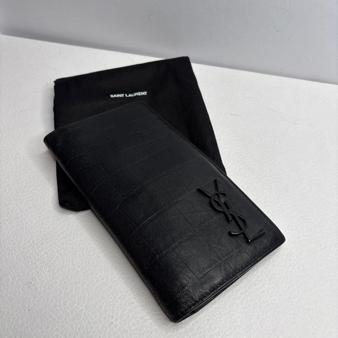 Yves Saint Laurent イヴサンローランク型押し二つ折り長財布