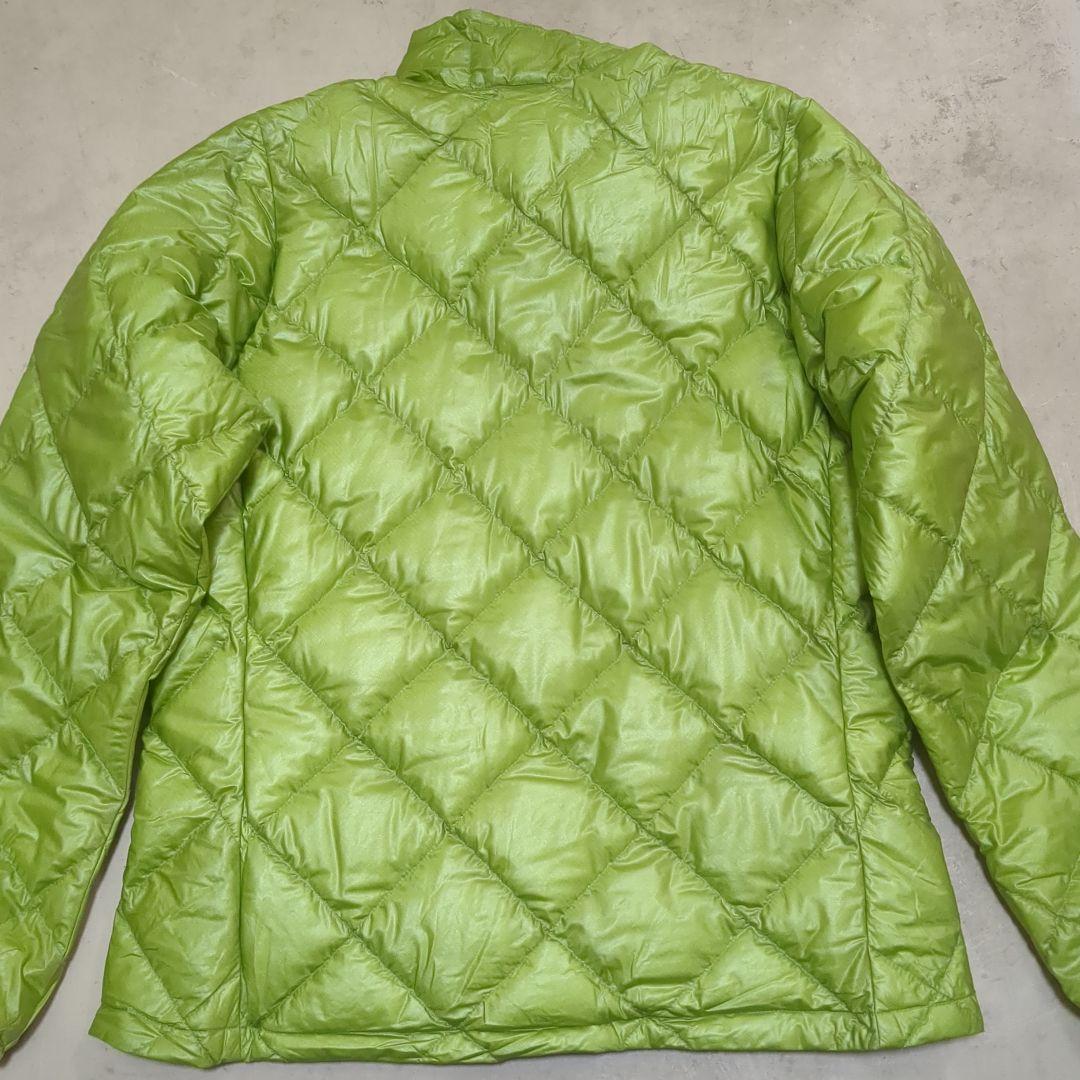 モンベル 黄緑ダウンジャケット