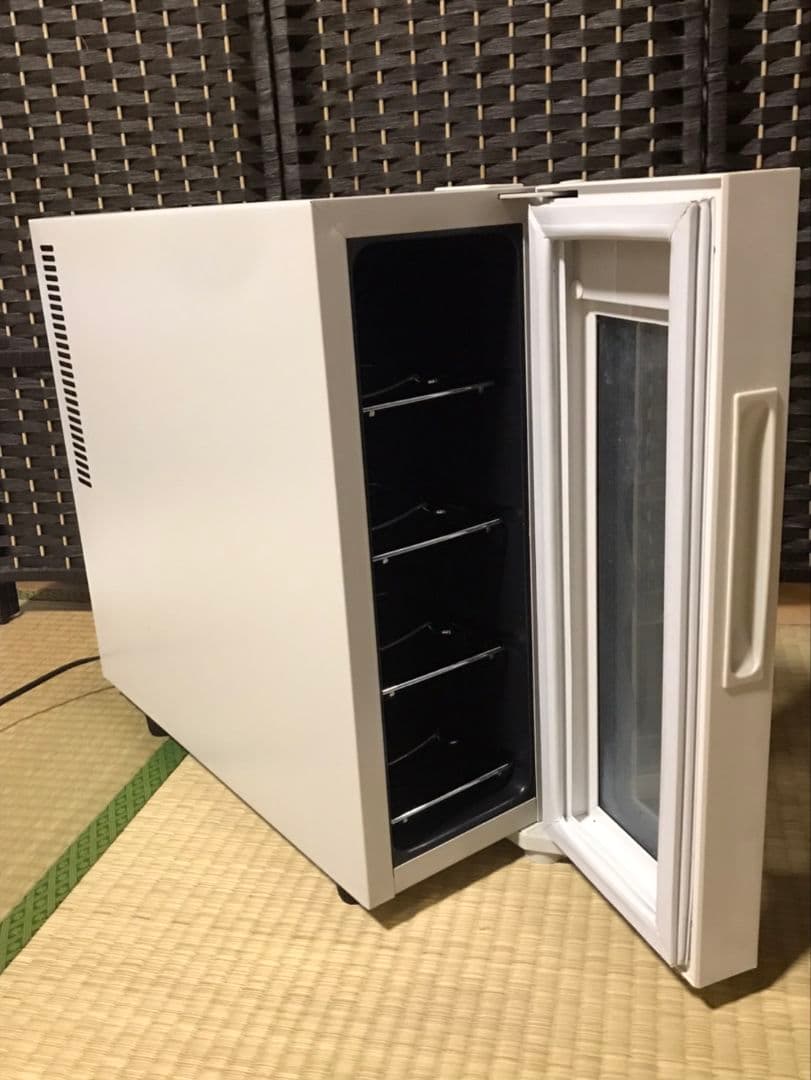 ワインセラー　4本収納　ペルチェ冷却方式　　ワイン収納