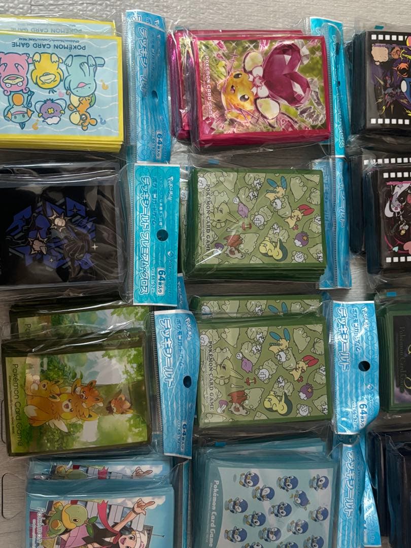 ポケモンカードゲーム 正規品デッキシールドまとめ売り　各種2セット計32個