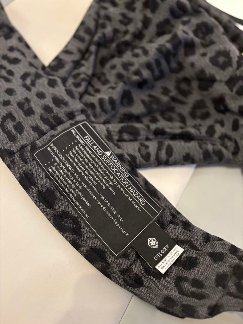 【美品】artipoppe アーティポッペ　抱っこ紐