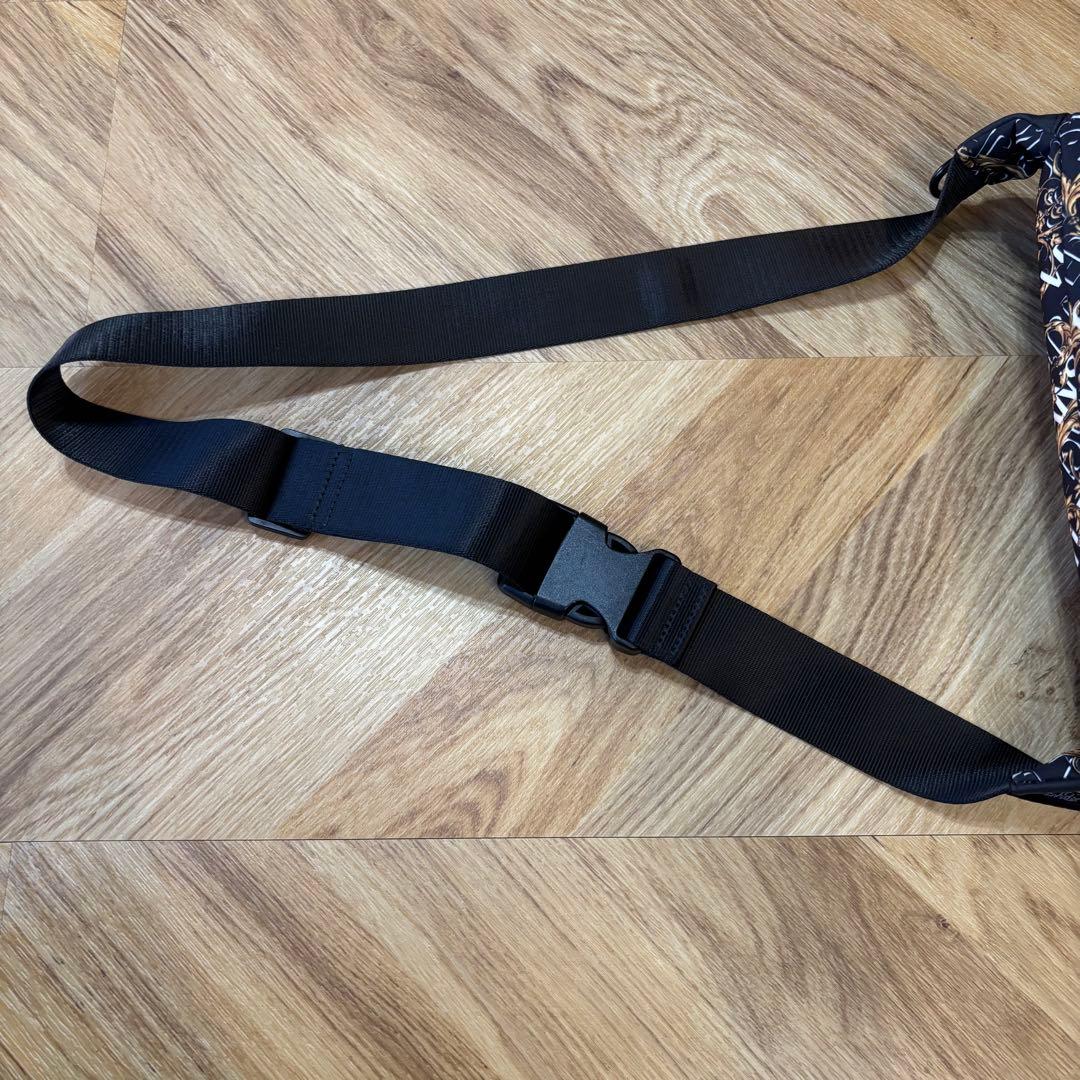 【未使用品】希少 VERSACE ナイロン ボディバッグ ブラック/ゴールド